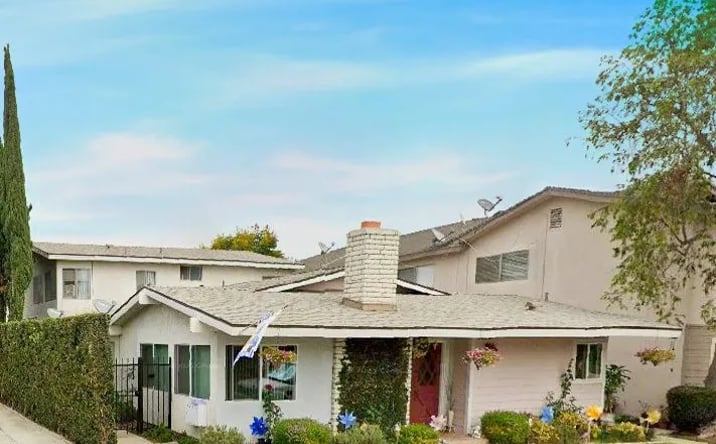 Pictures of Multifamily property located at 3025 E Theresa, Long Beach, CA 90814 for sales - image #1