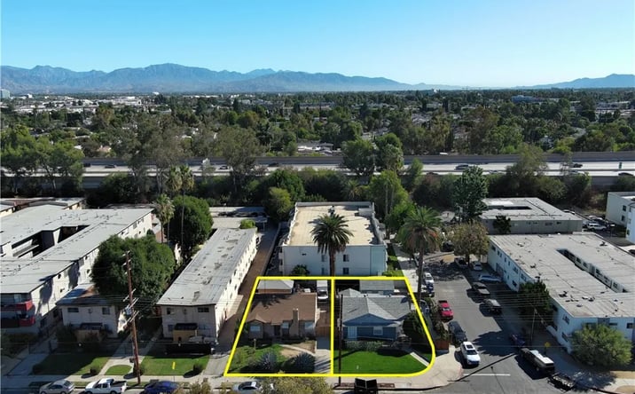 Pictures of Multifamily property located at 7406 Haskell, Van Nuys, CA 91406 for sales - image #1