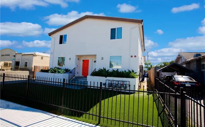 Pictures of Multifamily property located at 630 W 79th, Los Angeles, CA 90044 for sales - image #1
