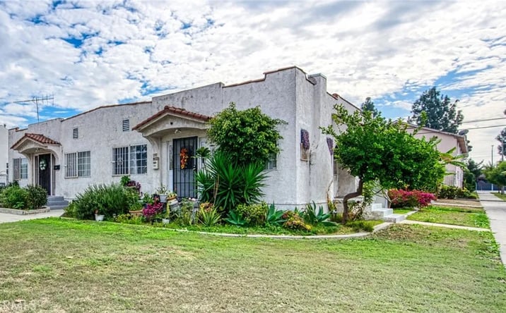 Pictures of Multifamily property located at 3982 S Gramercy, Los Angeles, CA 90062 for sales - image #1