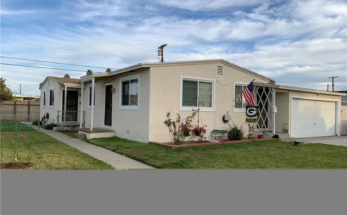 Pictures of Multifamily property located at 912 Maplewood, Port Hueneme, CA 93041 for sales - image #1