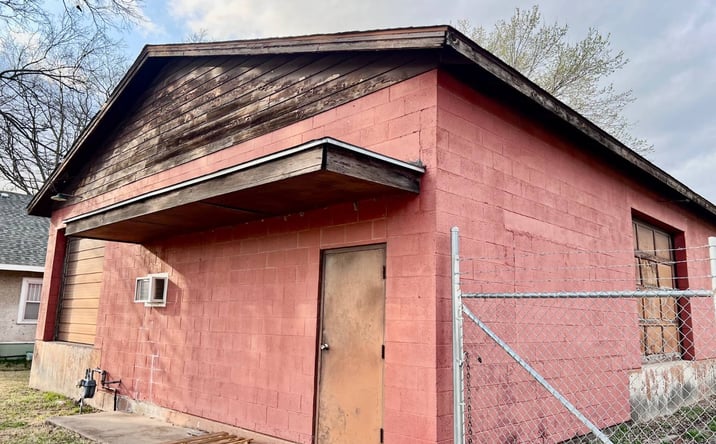 Pictures of Office property located at 204 E 10th St, Coffeyville, KS 67337 for sales - image #1
