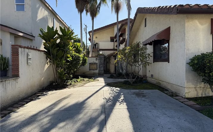 Pictures of Multifamily property located at 246 E Hullett Street, Long Beach, CA 90805 for sales - image #1