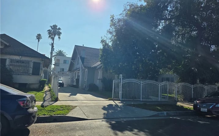 Pictures of Multifamily property located at 1180 W 39th Place, Los Angeles, CA 90037 for sales - image #1
