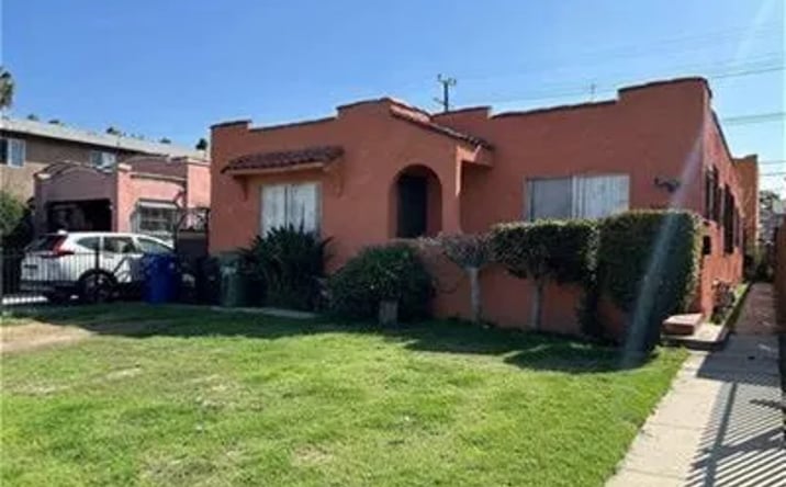 Pictures of Multifamily property located at 5302 S Manhattan, Los Angeles, CA 90062 for sales - image #1