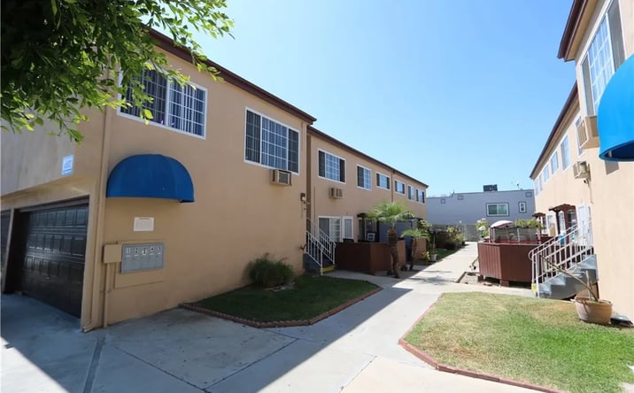 Pictures of Multifamily property located at 2341 Walnut, Signal Hill, CA 90755 for sales - image #1