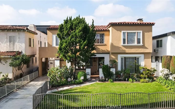 Pictures of Multifamily property located at 137 N Hamilton Drive, Beverly Hills, CA 90211 for sales - image #1