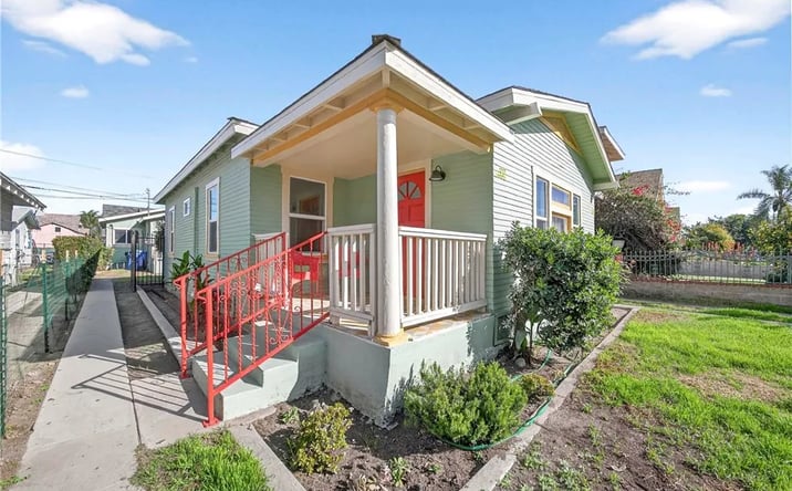 Pictures of Multifamily property located at 917 W 50th Place West, Los Angeles, CA 90037 for sales - image #1