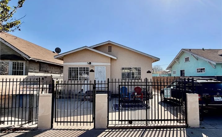 Pictures of Multifamily property located at 536 W 42nd Street, Los Angeles, CA 90037 for sales - image #1