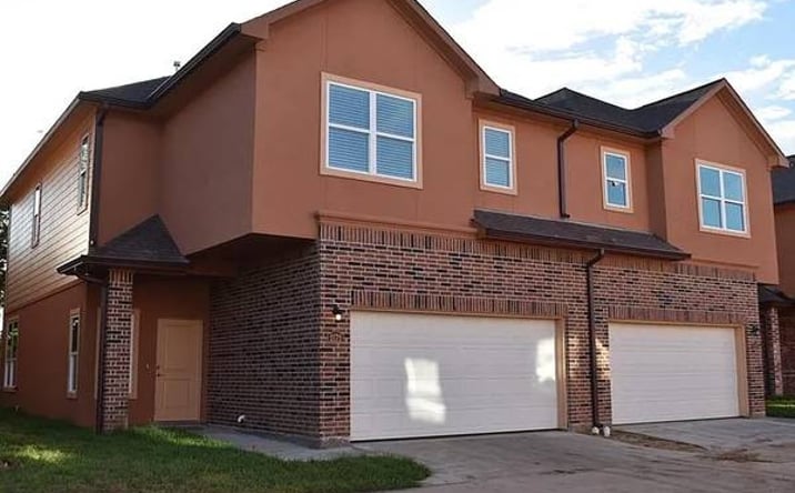 Pictures of Multifamily property located at 2100 Bermuda Dunes Dr, Missouri City, TX 77459 for sales - image #1