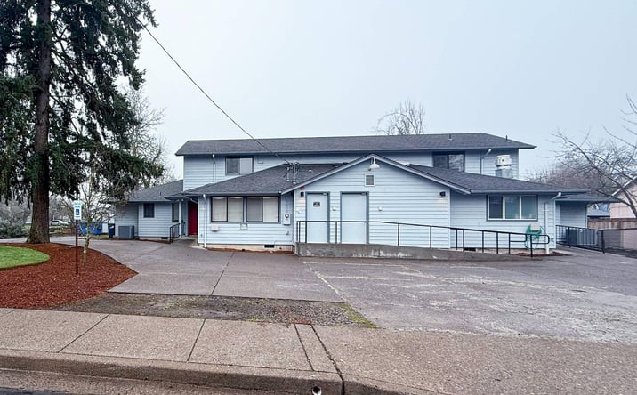 Pictures of Senior Living property located at 3692 Hickory Ave, Eugene, OR 97401 for sales - image #1