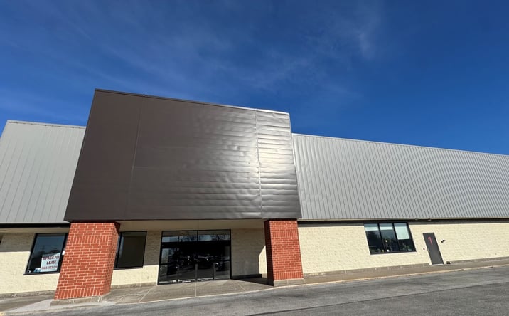 Pictures of Retail, Industrial property located at 2826 W. Locust St, Davenport, IA 52804 for sales - image #1