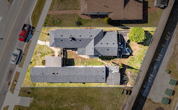 Pictures of Multifamily property located at 427 E Riverside Dr, Clarksville, IN 47129 for sales - image #1