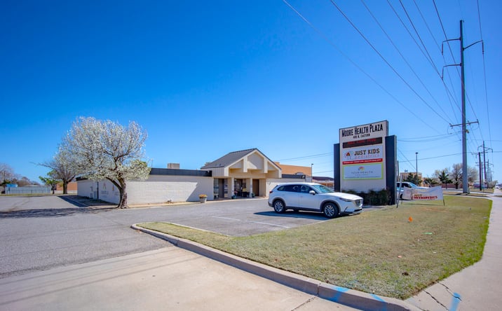 Pictures of Office property located at 400 N Eastern Ave, Moore, OK 73160 for sales - image #1