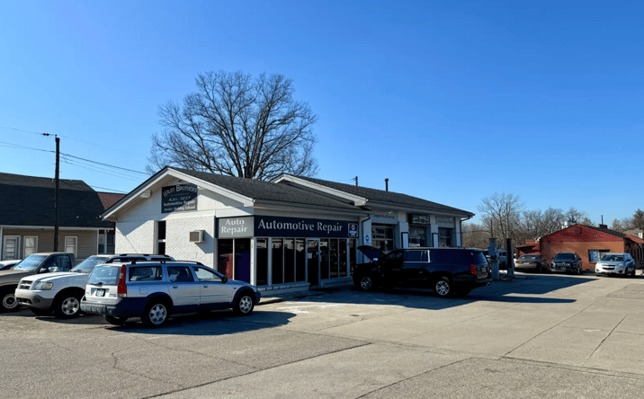 Pictures of Retail property located at 600 Lyndon Ln, Louisville, KY 40222 for sales - image #1