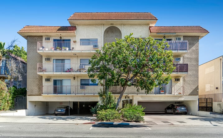 Pictures of Multifamily property located at 816 Westmount Dr, West Hollywood, CA 90069 for sales - image #1