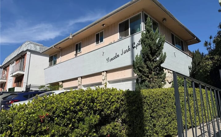 Pictures of Multifamily property located at 1129 Lincoln Boulevard, Santa Monica, CA 90403 for sales - image #1