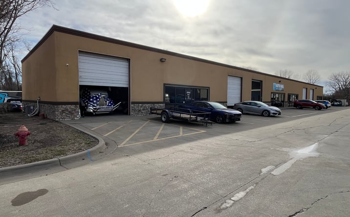 Pictures of Industrial property located at 10947 Kaw Dr, Edwardsville, KS 66111 for sales - image #1