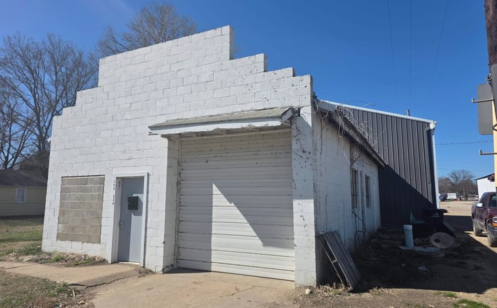 Pictures of Office property located at 309 Ash, Wamego, KS 66547 for sales - image #1