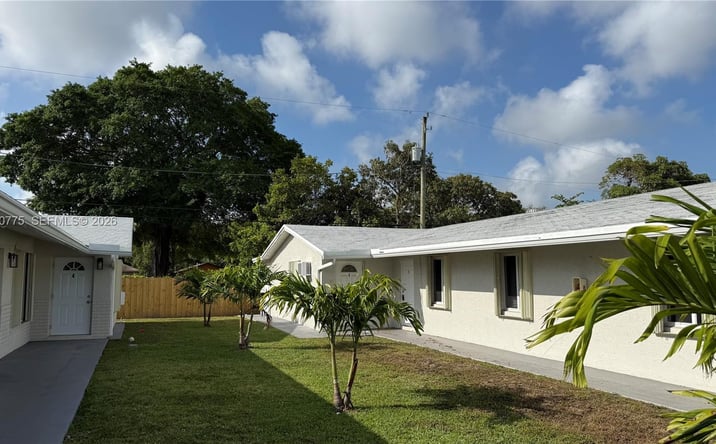 Pictures of Multifamily property located at 220 NW 12th St, Pompano Beach, FL 33060 for sales - image #1