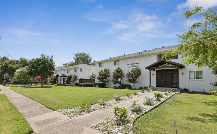 Pictures of Multifamily property located at 5009 Bryan St, Dallas, TX 75206 for sales - image #1