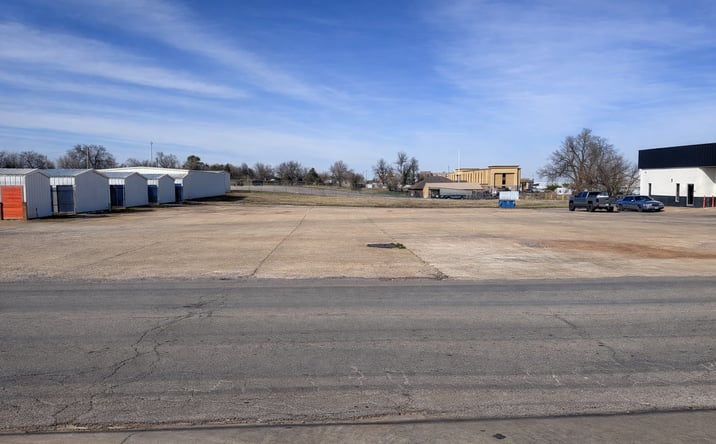Pictures of Land property located at 408 W Country Club Rd, Chickasha, OK 73018 for sales - image #1