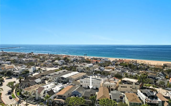 Pictures of Multifamily property located at 1613 E Balboa, Newport Beach, CA 92661 for sales - image #1