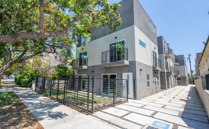 Pictures of Multifamily property located at 1032 N Oxford, Los Angeles, CA 90029 for sales - image #1