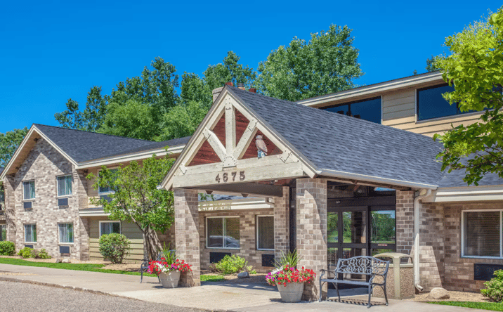 Pictures of Hospitality property located at 4675 White Bear Pkwy, White Bear Lake, MN 55110 for sales - image #1