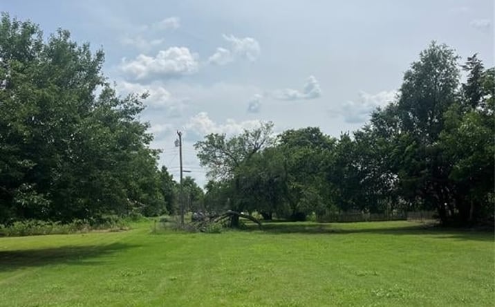 Pictures of Land property located at W Sanderson St, Crescent, OK 73028 for sales - image #1