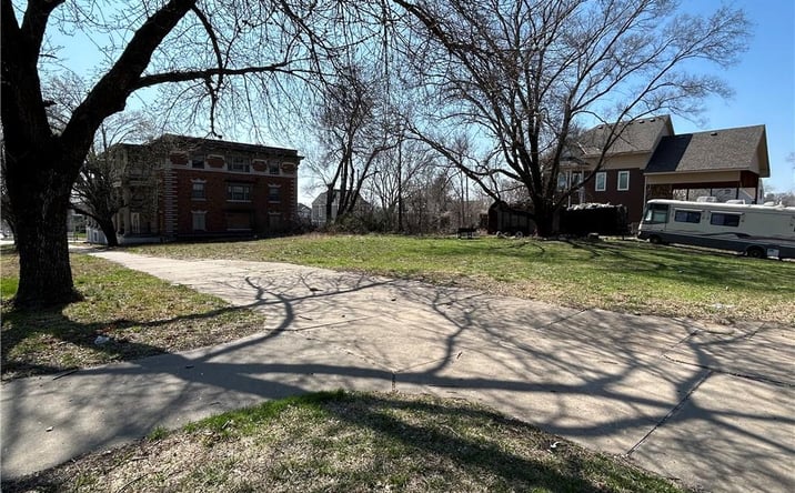Pictures of Land property located at 900 Benton Boulevard, Kansas City, MO 64127 for sales - image #1