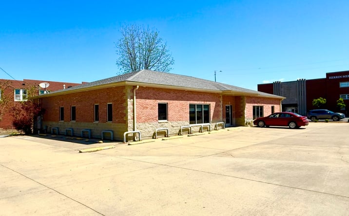 Pictures of Office property located at 217 S Park Avenue, Herrin, IL 62948 for sales - image #1