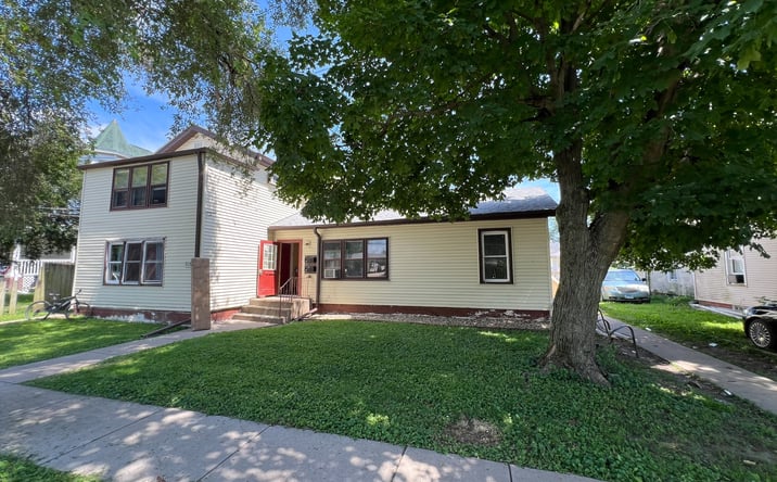Pictures of Multifamily property located at 315 N 1st St, Monmouth, IL 61462 for sales - image #1