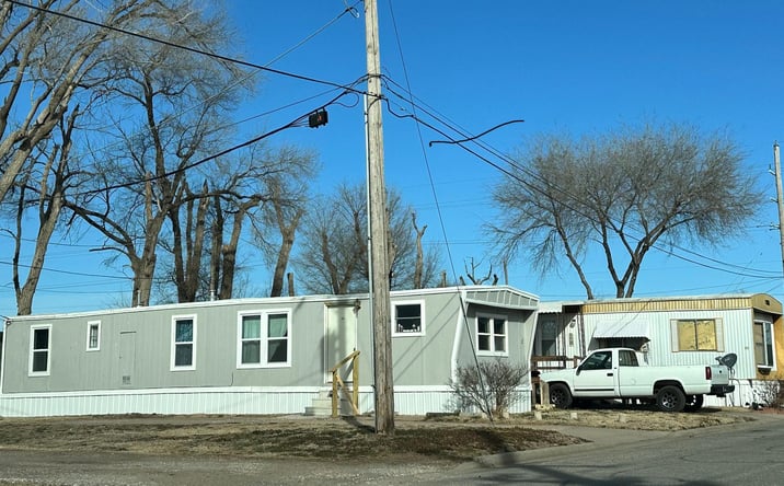 Pictures of Mobile Home Park property located at 108 E 5th Ave, South Hutchinson, KS 67505 for sales - image #1