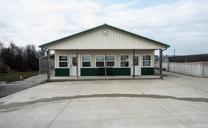 Pictures of Retail property located at 433 S Hickory Corner Rd, Vincennes, IN 47591 for sales - image #1
