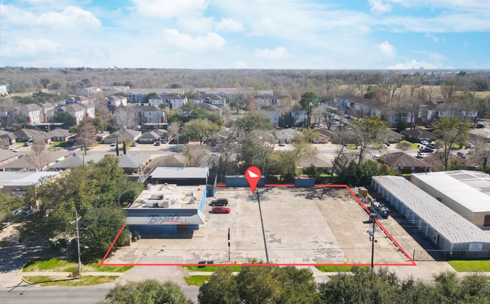 Pictures of Retail property located at 705 E Boyd Dr, Baton Rouge, LA 70808 for sales - image #1