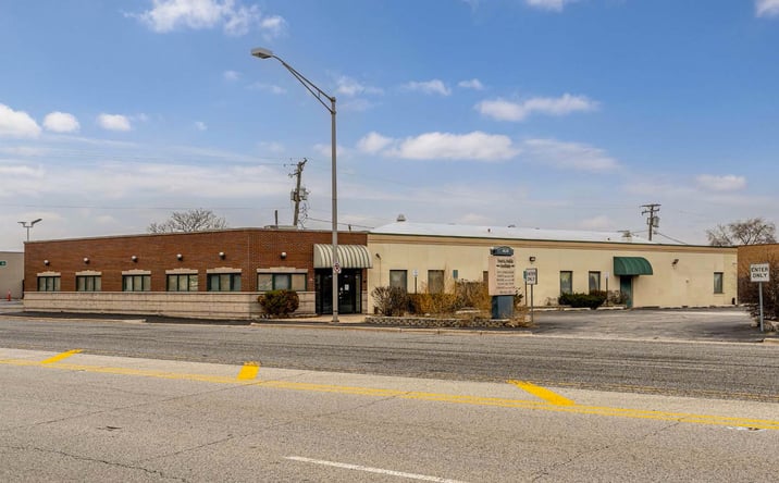Pictures of Office property located at 4650 SW Hwy, Oak Lawn, IL 60453 for sales - image #1