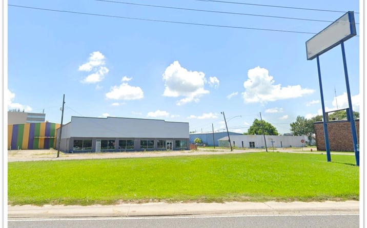 Pictures of Retail, Office property located at 28 Westbank Expy, Gretna, LA 70053 for sales - image #1
