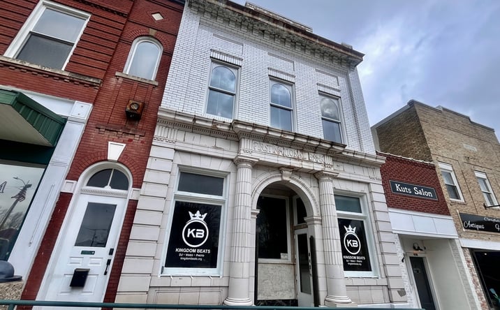 Pictures of Retail, Office, Mixed Use property located at 410 Court Street, Vienna, IL 62995 for sales - image #1