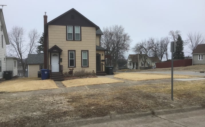 Pictures of Multifamily property located at 902 11th Avenue S, Clinton, IA 52732 for sales - image #1