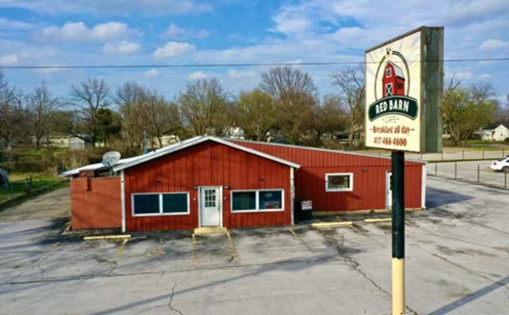 Pictures of Retail property located at 107 W Mt Vernon Blvd, Mount Vernon, MO 65712 for sales - image #1