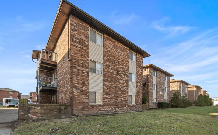 Pictures of Multifamily property located at 3061 BERNICE Road, Lansing, IL 60438 for sales - image #1