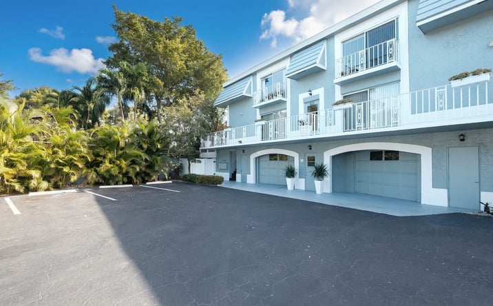 Pictures of Multifamily property located at 422 SW 9th St, Boca Raton, FL 33432 for sales - image #1