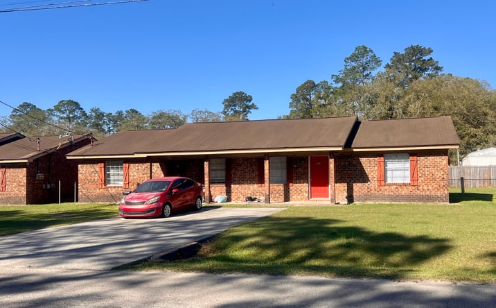 Pictures of Multifamily property located at 951 Live Oak Dr, Hinesville, GA 31313 for sales - image #1