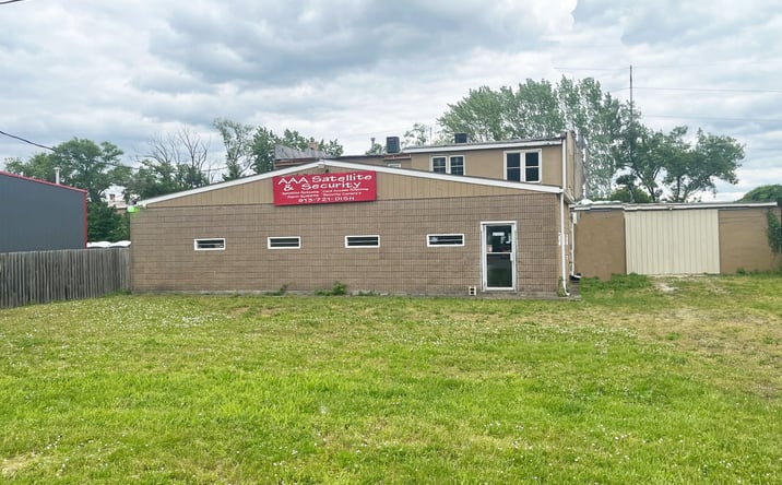 Pictures of Retail, Industrial property located at 7164 Muncie Dr, Kansas City, KS 66102 for sales - image #1