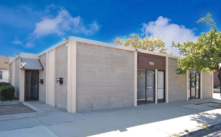 Pictures of Retail property located at 252-254 West 1st St, Oxnard, CA 93030 for sales - image #1