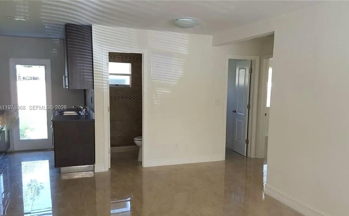 Pictures of Multifamily property located at 2411 Thomas St, Hollywood, FL 33020 for sales - image #1