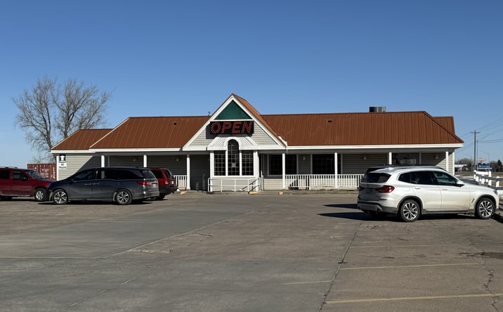 Pictures of Retail property located at 3324 S Lincoln Ave, York, NE 68467 for sales - image #1