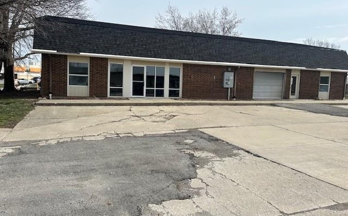 Pictures of Retail, Office property located at 2852 Four Wheel Drive, Lawrence, KS 66047 for sales - image #1