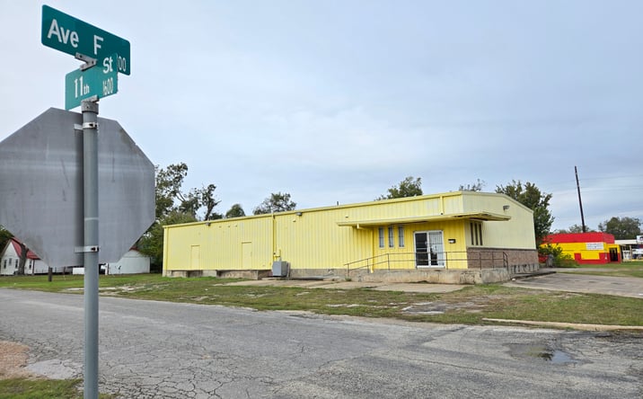 Pictures of Mixed Use, Multifamily, Office, Retail, Self Storage property located at 1616 Avenue F, Bay City, TX 77414 for sales - image #1